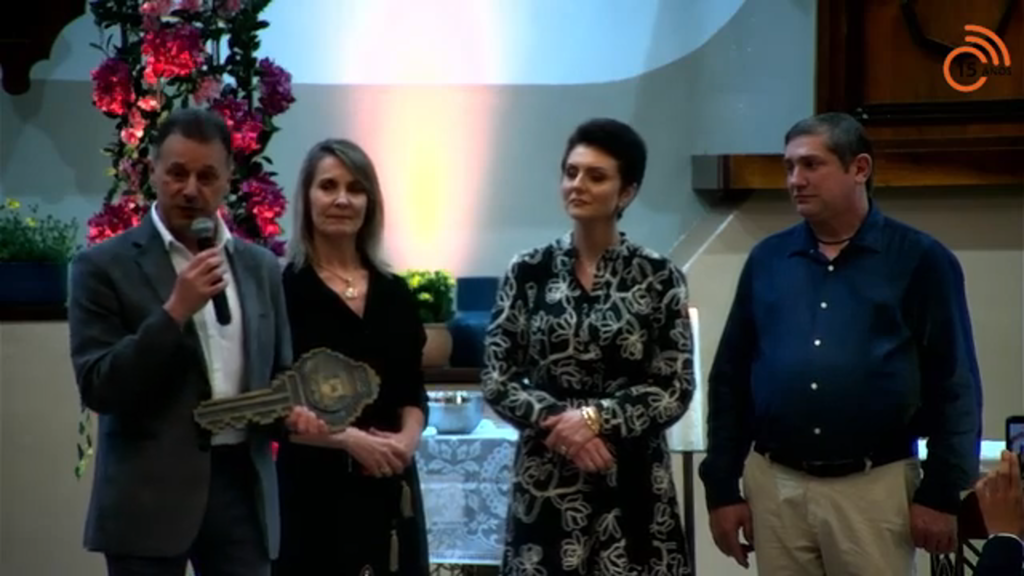 Festa de Nossa Senhora Aparecida e dos Motoristas inicia com fé e emoção em São Marcos; casal festeiro recebe as chaves da cidade