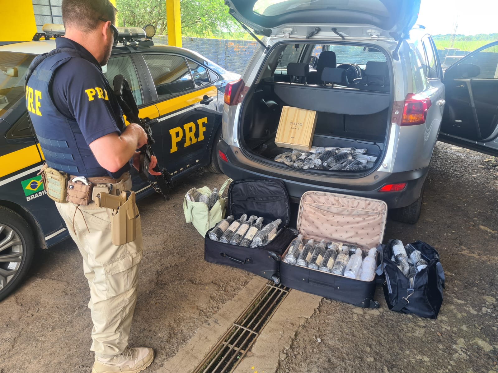Mulher é detida pela 6ª vez transportando vinhos importados ilegalmente