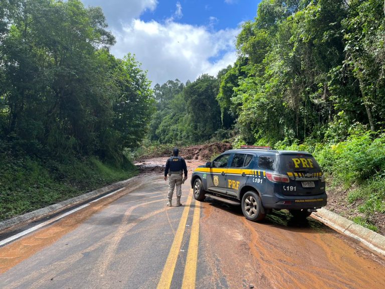 Confira pontos de bloqueio nas rodovias do RS nesta segunda-feira (20)