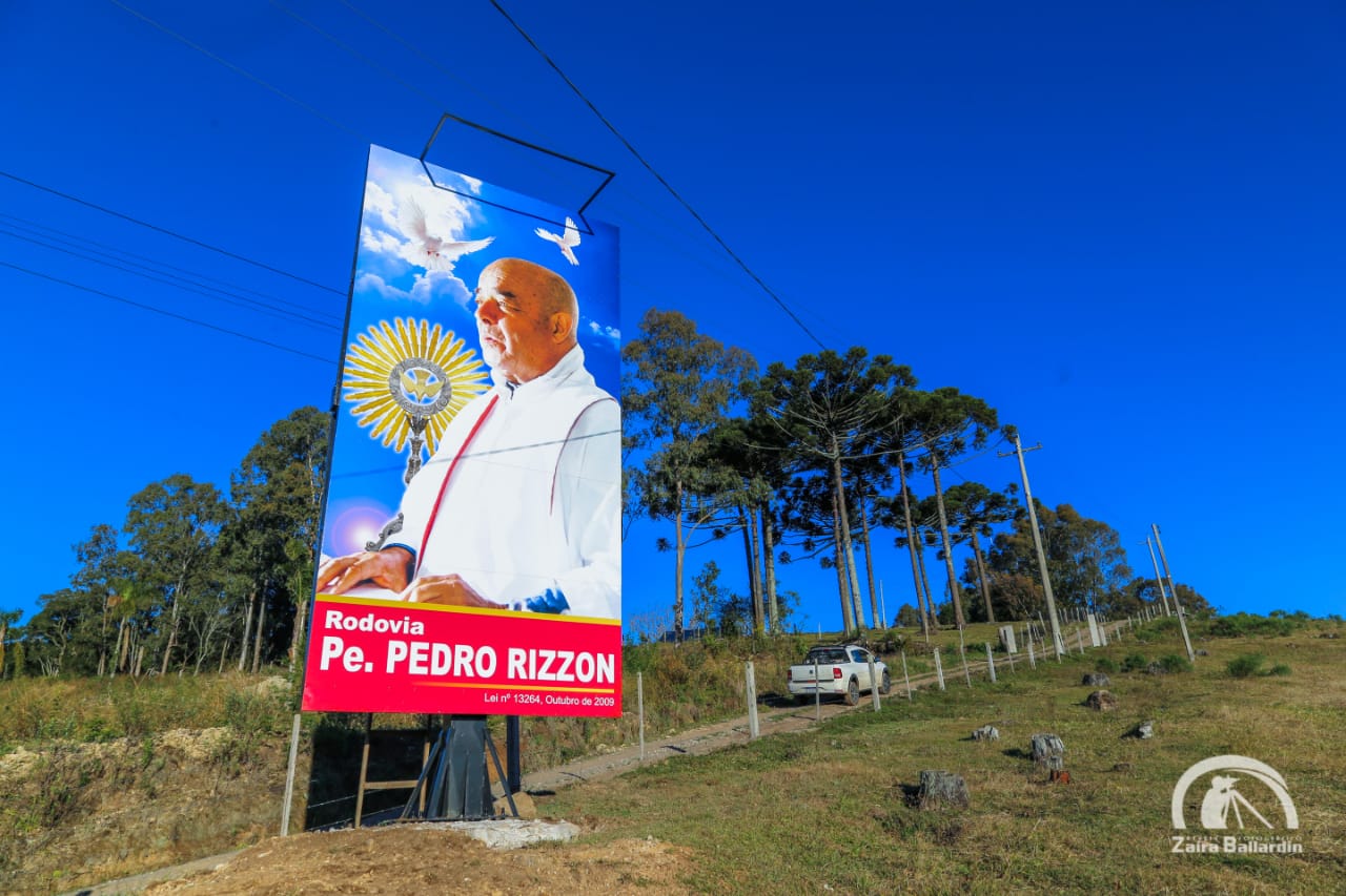 Comunidade se une para restaurar placa do Padre Pedro