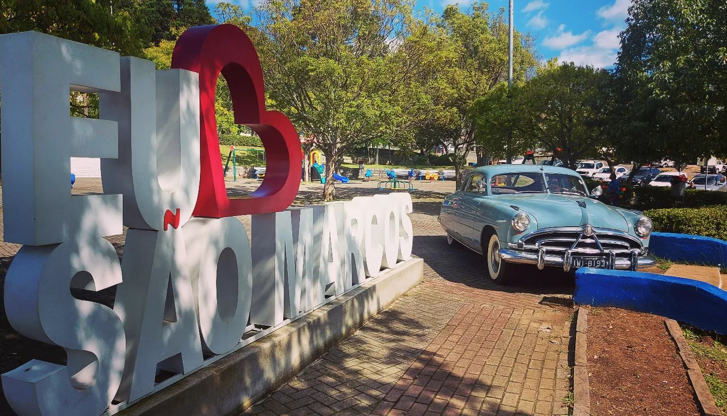 Cerca de 600 veículos estarão expostos no entorno da Praça Dante Marcucci neste fim de semana