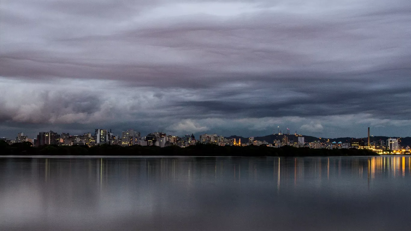 Semana deve terminar com novo episódio de chuva e temporais isolados
