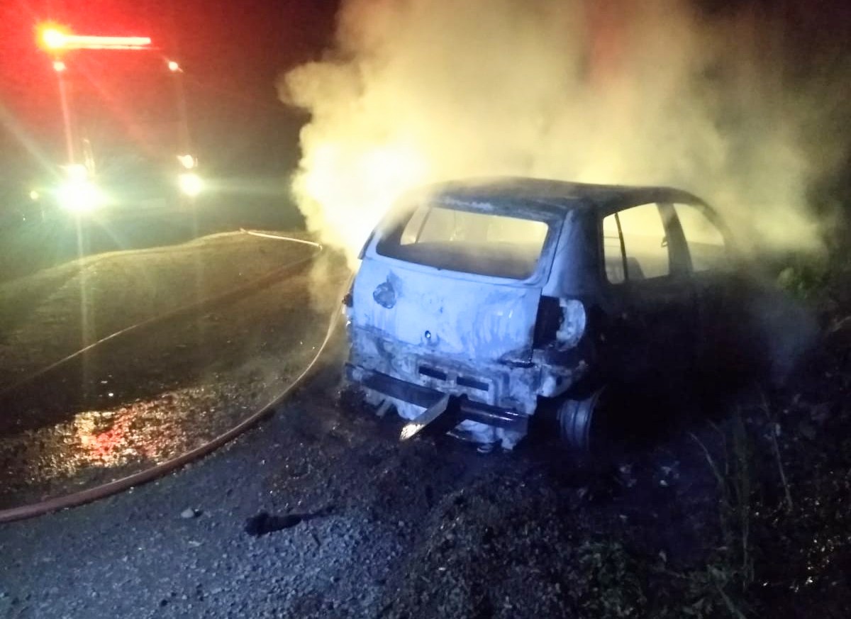Após colisão, veículo incendiou na estrada de Santo Henrique nesta quinta-feira