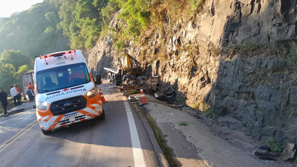 Caminhoneiro morre em acidente na ERS-122 entre Flores da Cunha e Antônio Prado