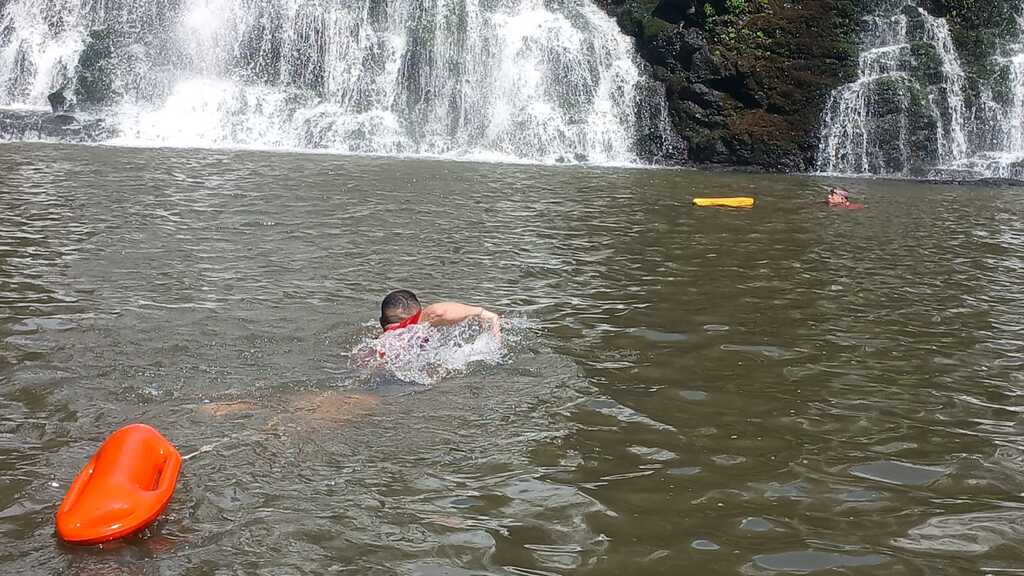 Bombeiros realizam buscas por jovem desaparecido na cachoeira do Rio São Marcos