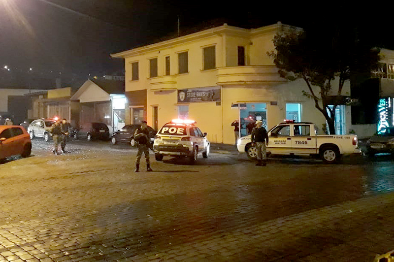 BM de São Marcos prendeu quatro por porte ilegal de arma nesta sexta (3)