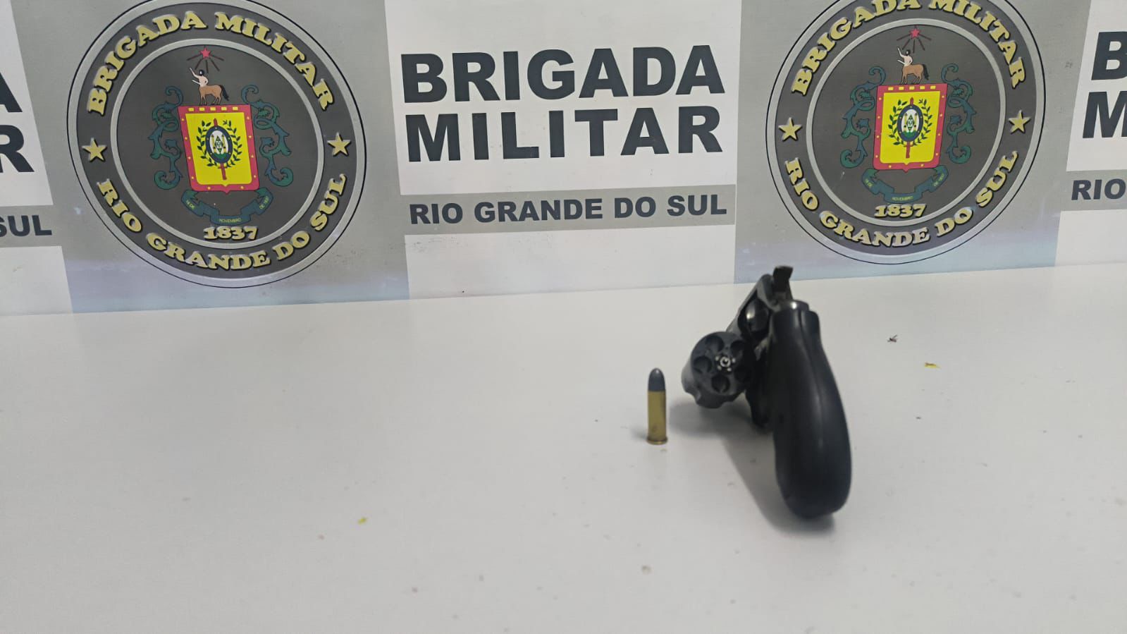 Policial de folga prende homem por porte ilegal de arma de fogo em São Marcos