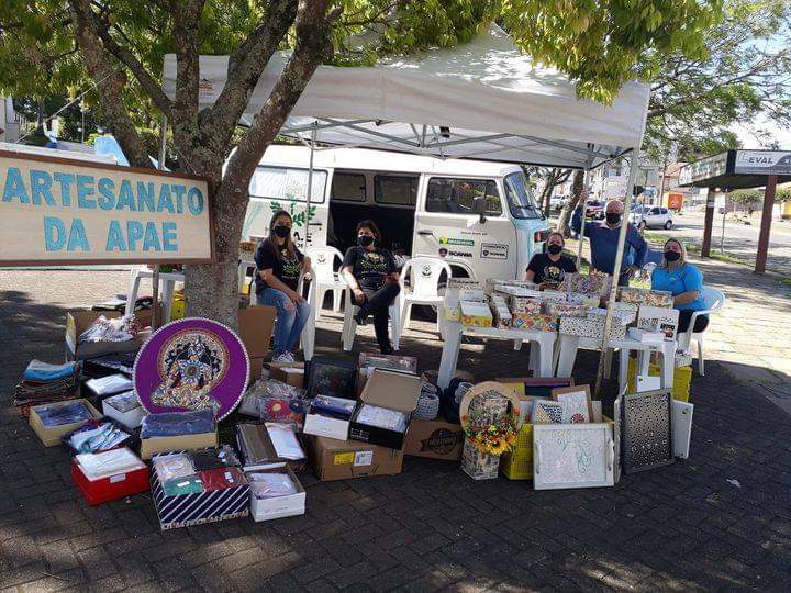 Feira de artesanato da Apae acontece nesta sexta e sábado na praça