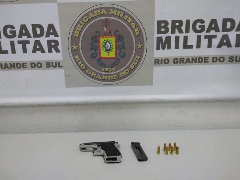 Brigada Militar prendeu homem por porte ilegal de arma neste sábado (29)