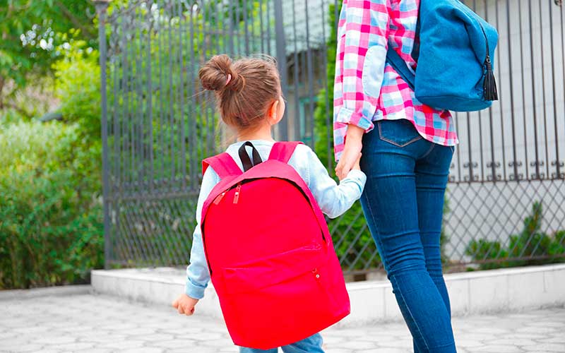 Volta às aulas: como evitar dores nas costas com o peso da mochila