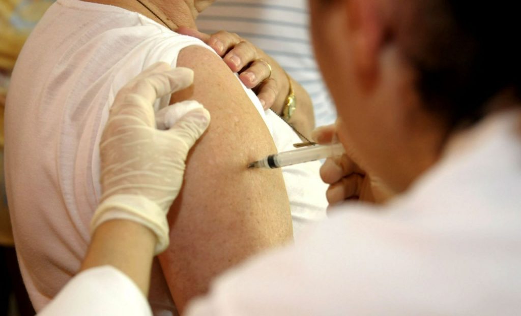 Gripe: municípios com estoque de vacina devem ampliar imunização