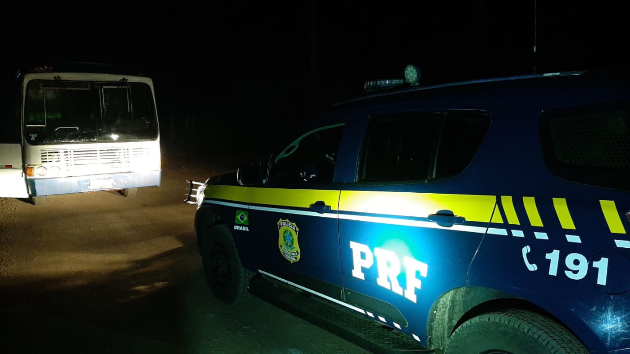 PRF prende homem procurado pela justiça dirigindo ônibus em Vacaria