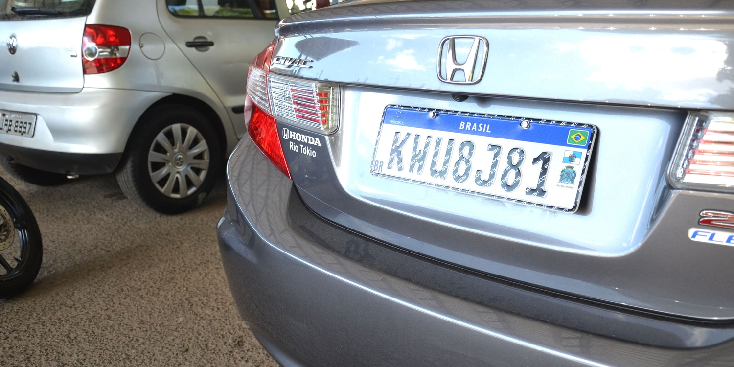 Placas com padrão do Mercosul entram em vigor hoje em todo o país