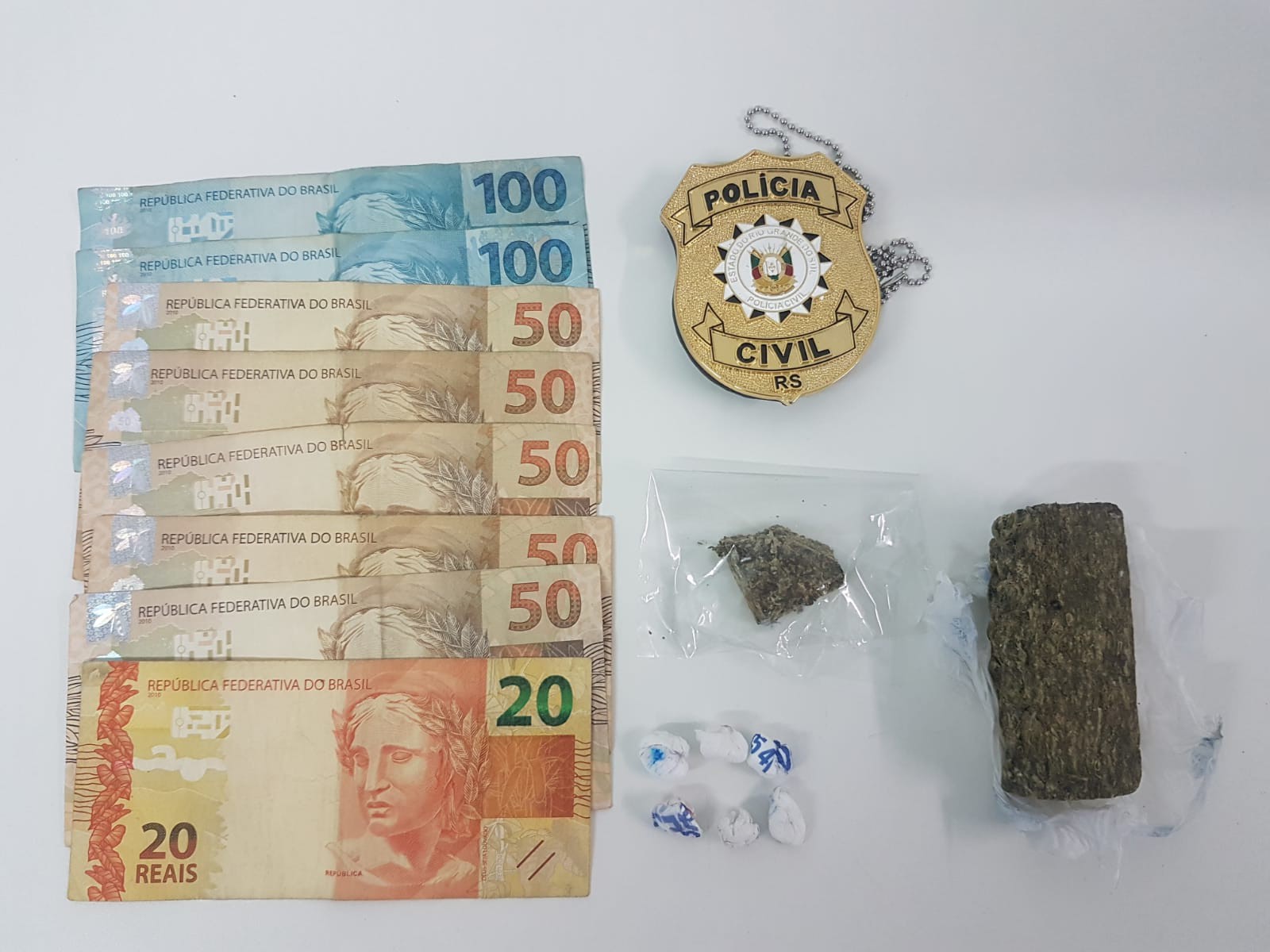 Homem de 21 anos foi preso em flagrante nesta sexta-feira