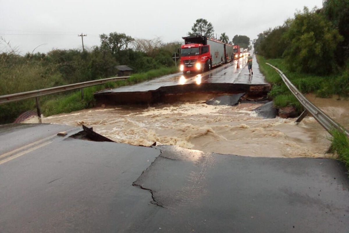 Governador decreta estado de calamidade pública por conta das cheias no Rio Grande do Sul