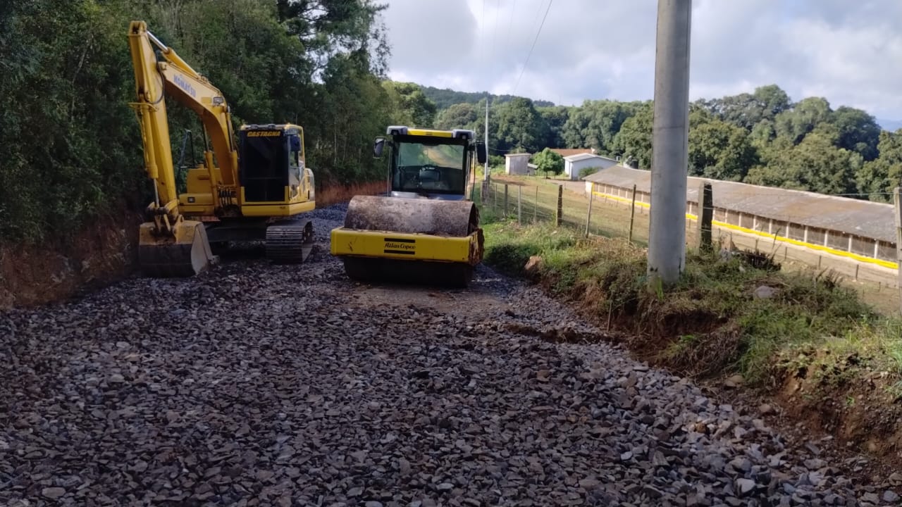 Campestre da Serra realiza obra de pavimentação na Estrada de São Manoel em direção a Ponte do Korff