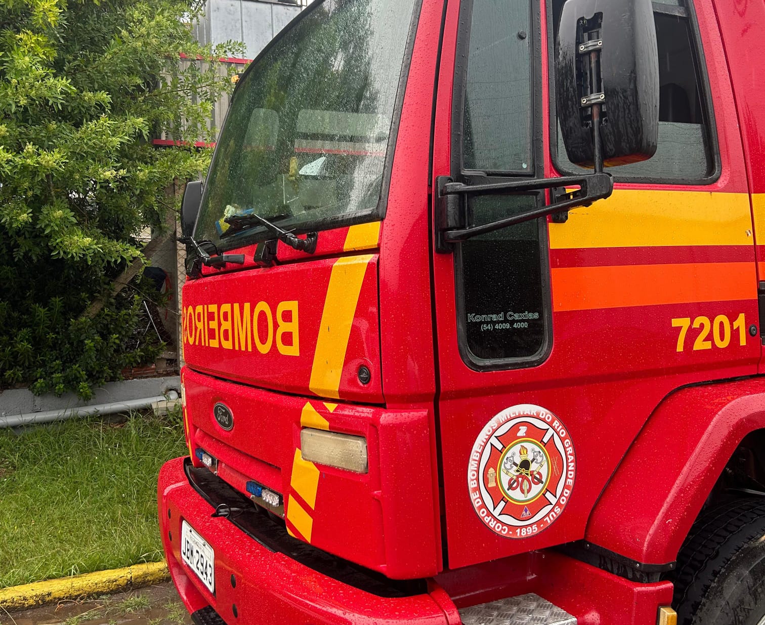 Bombeiros controlam princípio de incêndio em empresa do Bairro Industrial