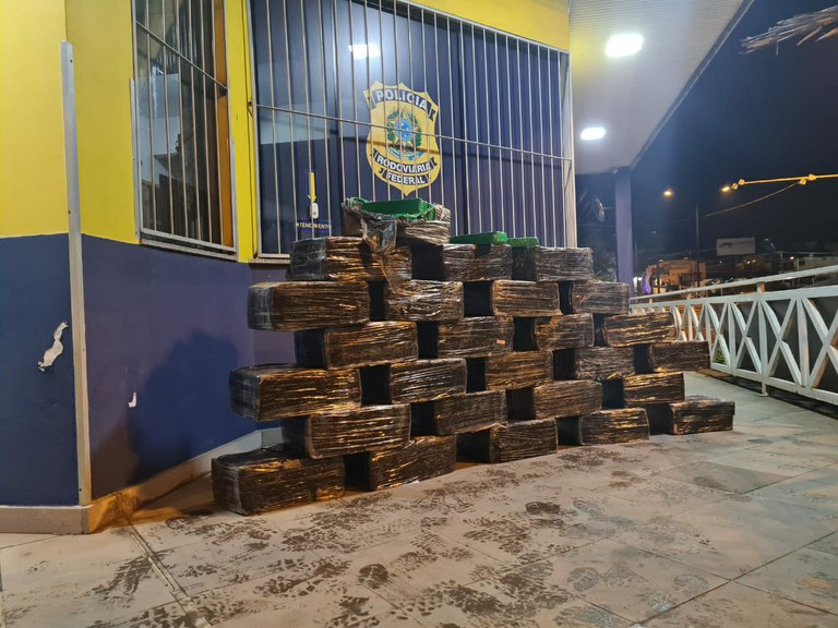 Casal de traficantes foi preso pela PRF com 400 quilos de maconha em Caxias do Sul