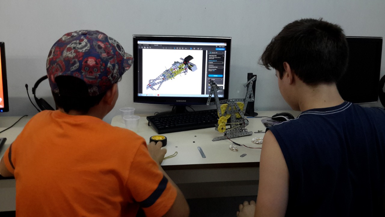 Infox abre inscrições para curso de robótica em grupos para crianças