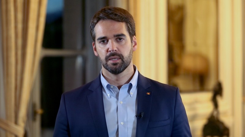 “Nossa missão é salvar vidas, com mais leitos e mais vacinas, e com as medidas de restrição de circulação”, diz Leite, em vídeo