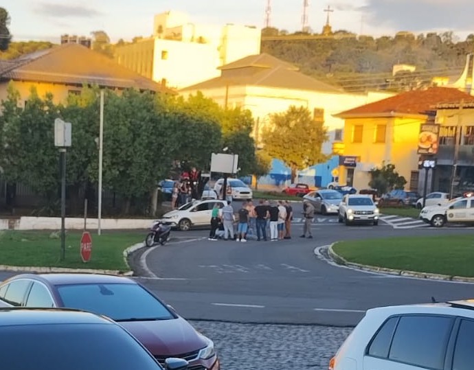 Menor em fuga deixa jovem ferida em acidente de trânsito em São Marcos