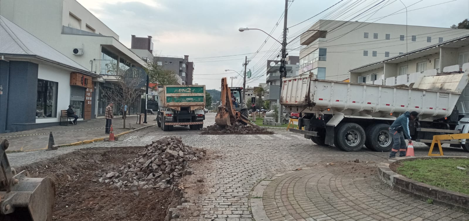 Avançam obras de asfaltamento da Avenida Venâncio Aires em São Marcos