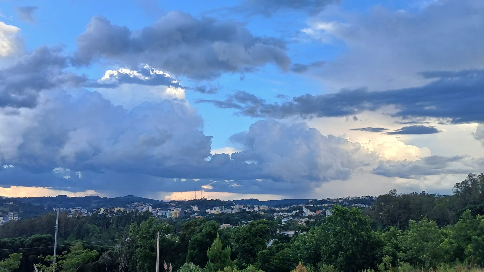 Calor traz chuva e temporais nesta quarta