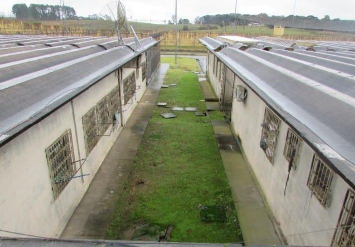 Justiça interdita parcialmente Penitenciária Estadual de Caxias do Sul devido à superlotação e más condições