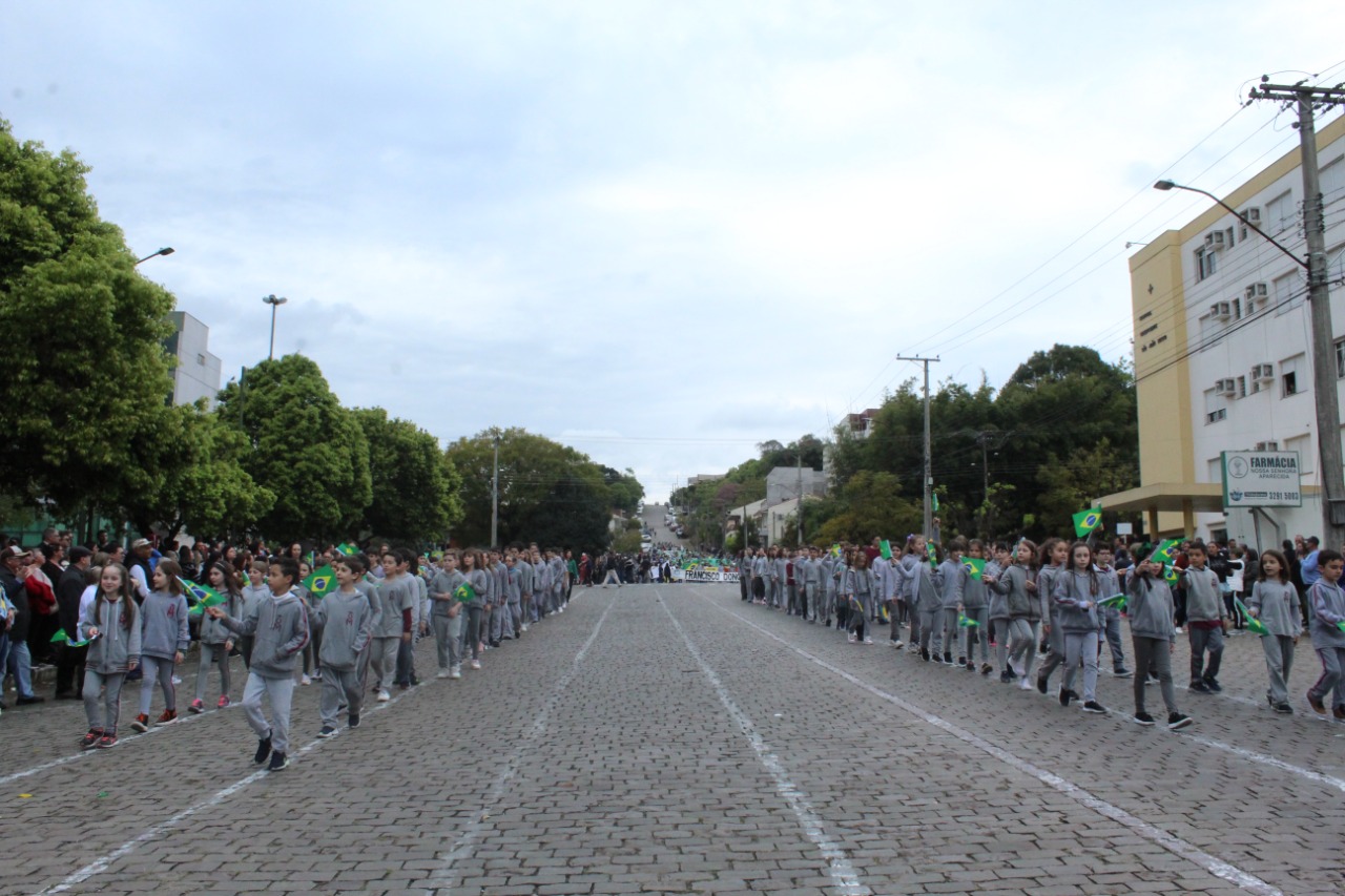 Desfile Cívico de São Marcos reuniu cerca de 7 mil pessoas nesta quarta-feira (7)