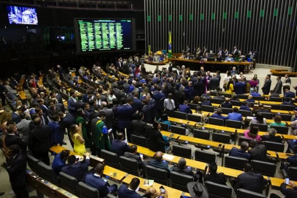 Câmara aprova pensão a filhos de mulheres vítimas de feminicídio