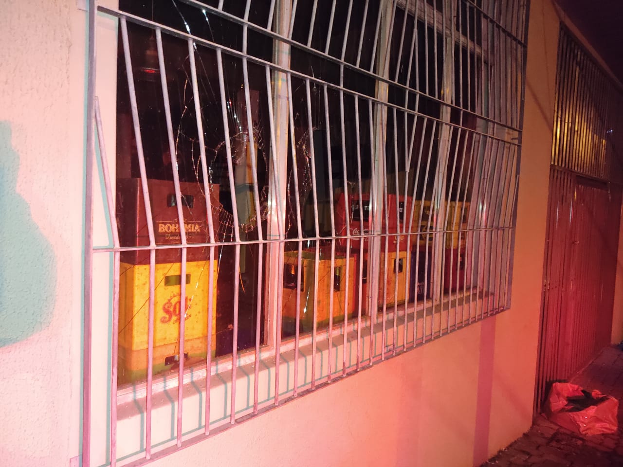 Homem foi preso em flagrante por furtar cerveja neste domingo (7)