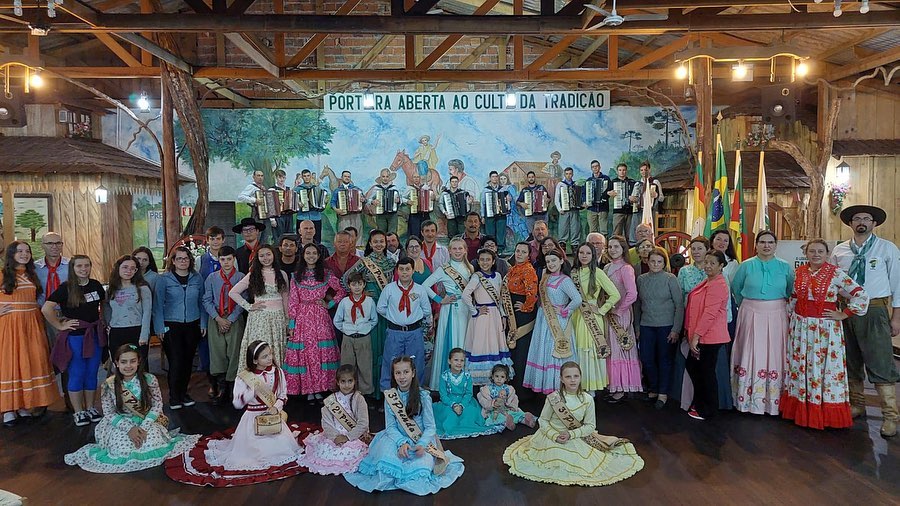XVII Sarau de Prendas do Porteira da Serra: Um Culto à Tradição Gaúcha