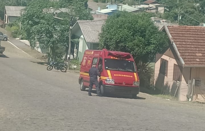 Motociclista ficou ferido após queda esta tarde em São Marcos