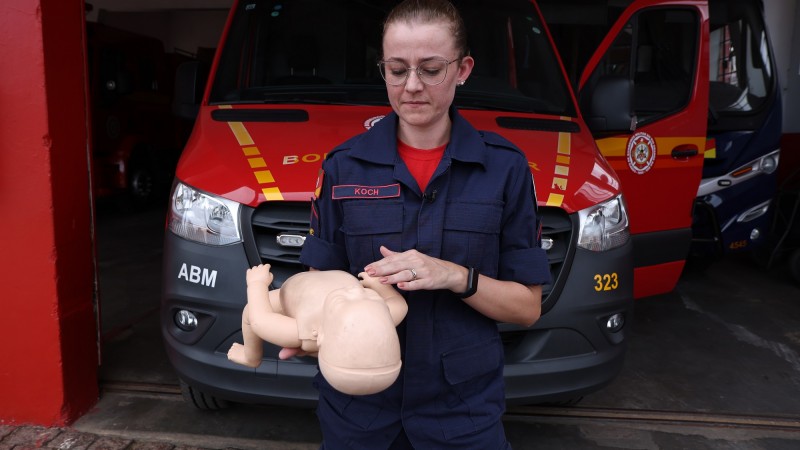 Corpo de Bombeiros orienta técnicas de salvamento em casos de engasgo de bebês
