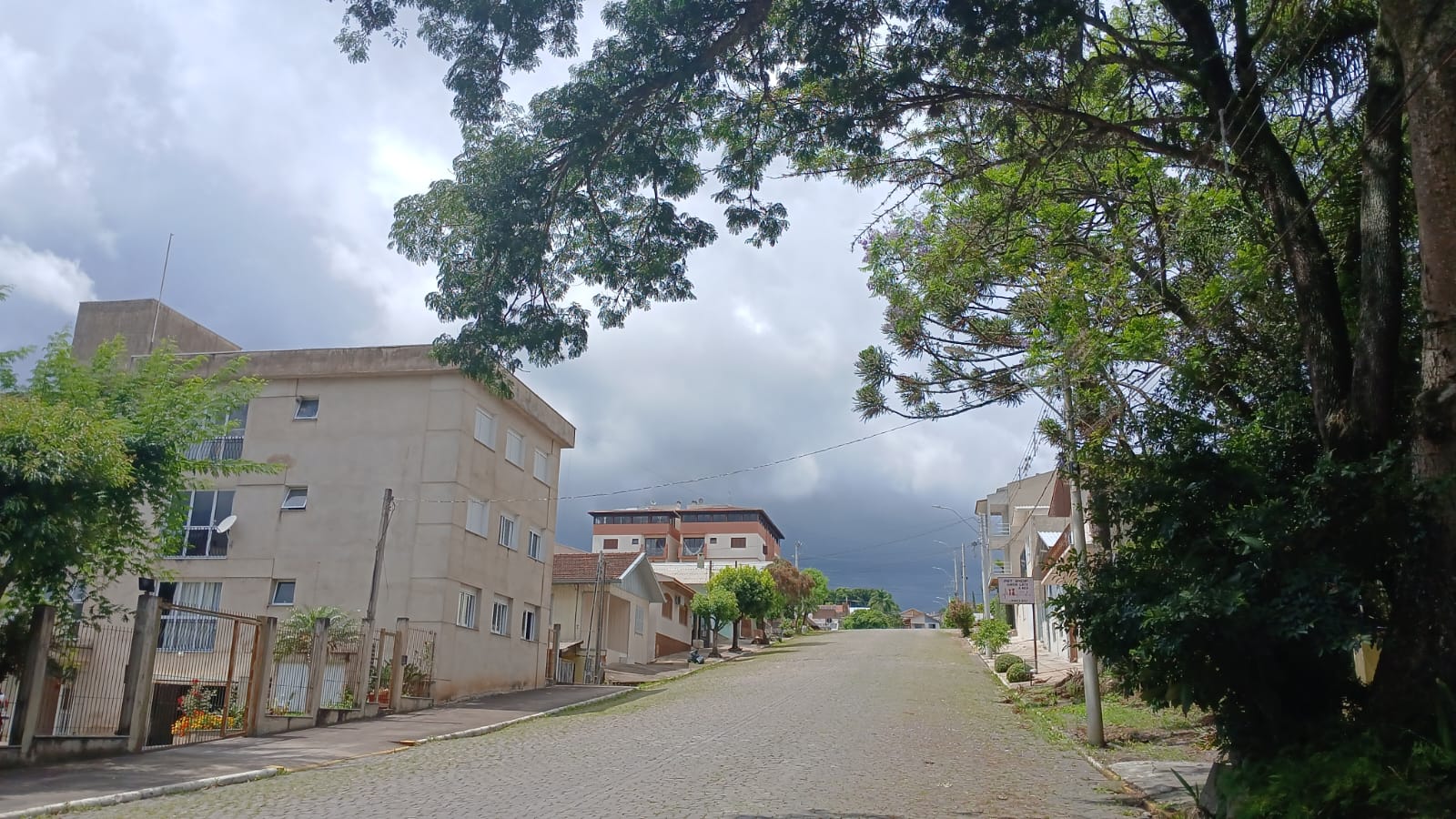 Ciclone deve se afastar do Estado nesta segunda-feira