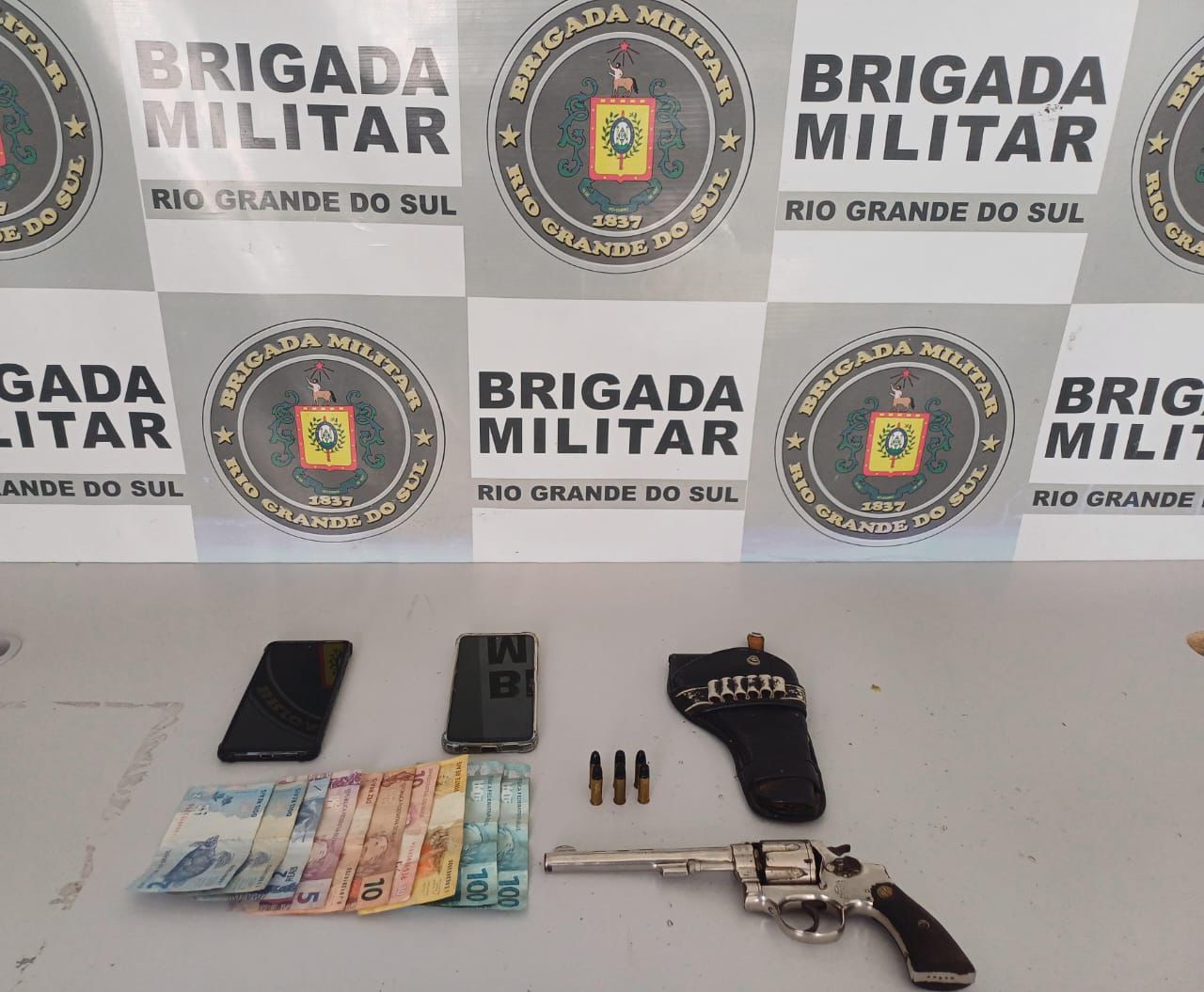 Brigada Militar de São Marcos prende homem por porte ilegal de arma de fogo