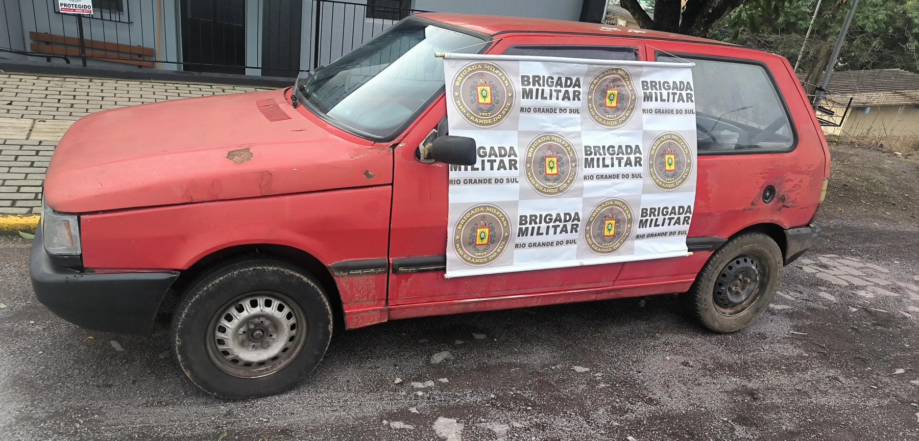 Fiat Uno furtado em São Marcos é recuperado pela Polícia cerca de 6 horas após o registro